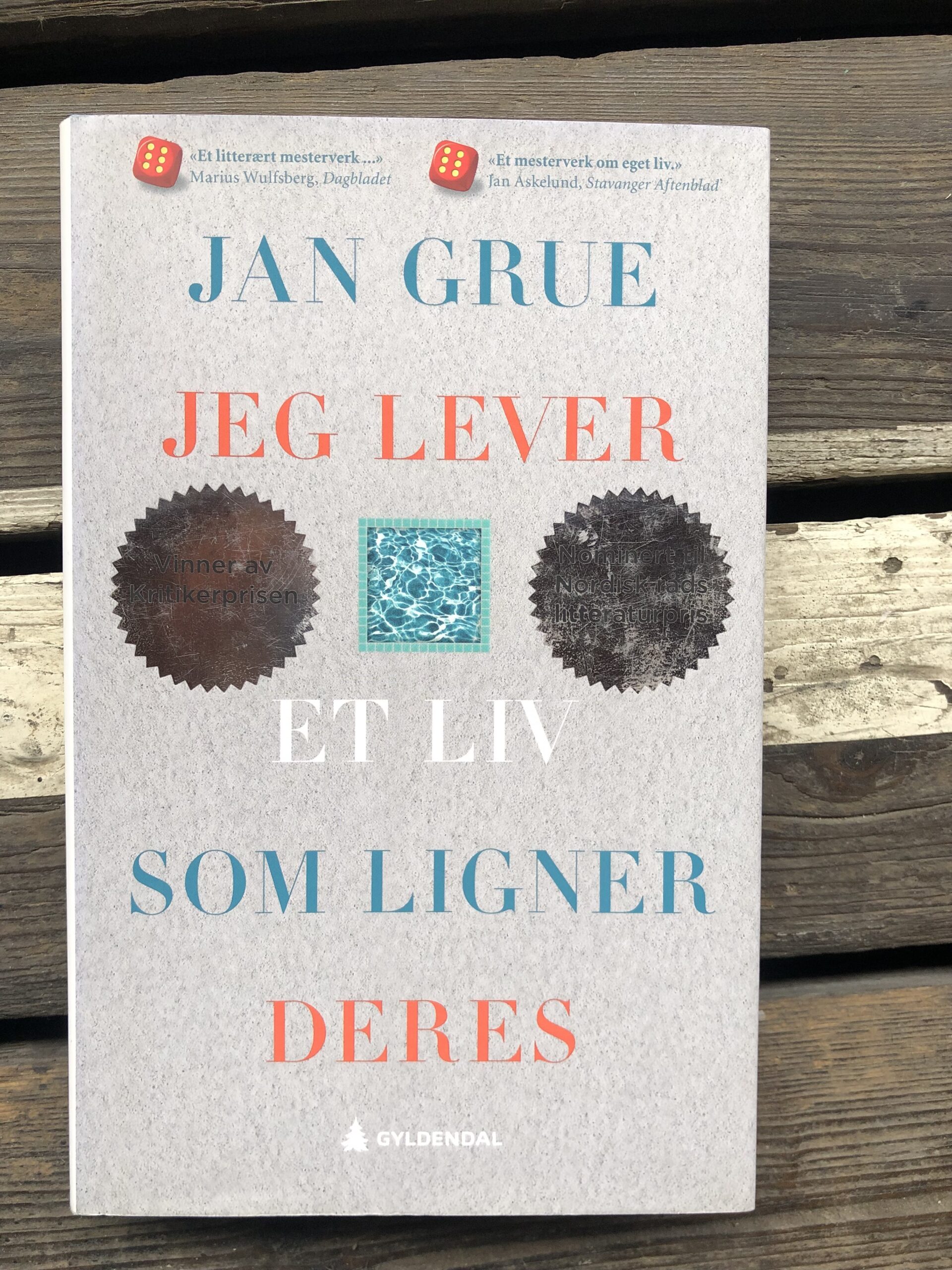 Jeg lever et live som ligner deres - Jan Grue